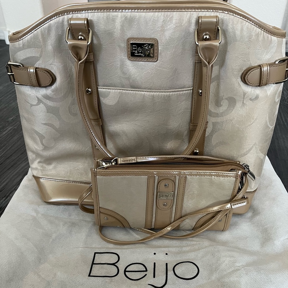 Gorgeous Beijo Couture Large Tote and matching Cross Body purse w/dust bag,Rare!